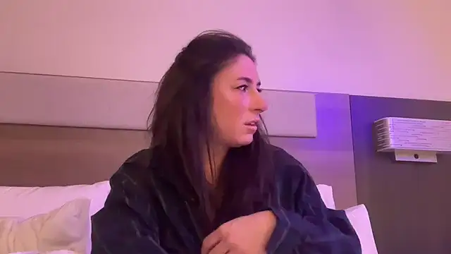 Snapshot of mr_mrs_glitter chatting on March 2026 03:29:02 AM mr mrs glitter online show from March 2026 03:29:02 AM