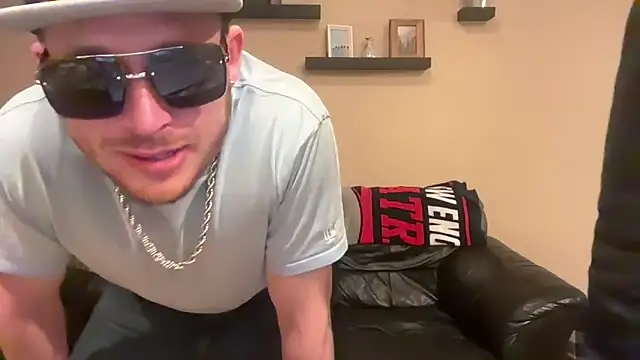 Snapshot of mr_mrs_glitter chatting on April 2026 05:16:02 AM mr mrs glitter online show from April 2026 05:16:02 AM