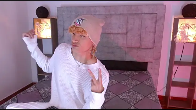 lucke collins22 online show from February 2026 06:11:02 AM