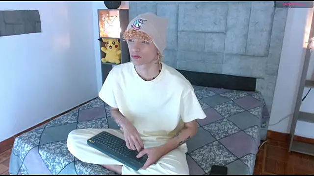 lucke collins22 online show from February 2026 05:45:01 AM