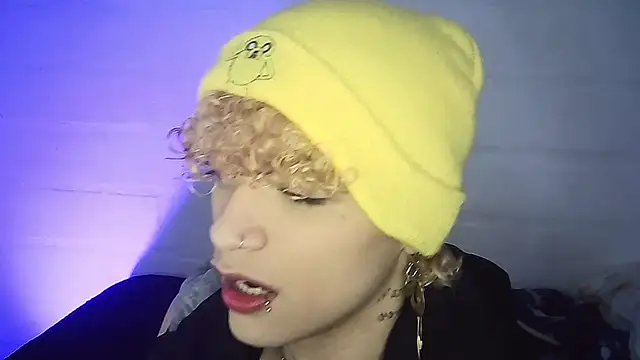 lucke collins22 online show from March 2026 07:05:01 AM