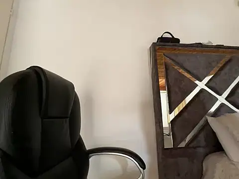 alison parkerr26 online show from February 2026 06:03:01 PM