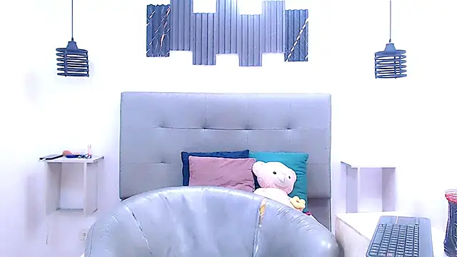 Snapshot of Sophia_Valentina chatting on March 2026 05:20:02 AM Sophia Valentina online show from March 2026 05:20:02 AM