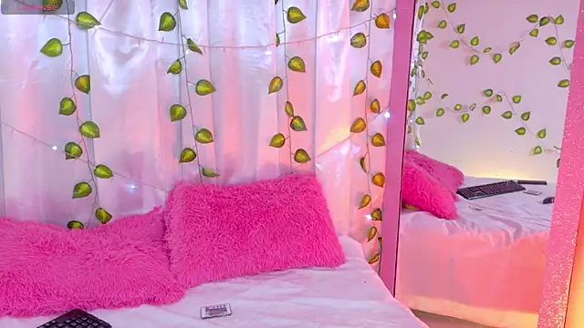 Snapshot of AlannaSmiless chatting on March 2026 01:39:01 PM AlannaSmiless online show from March 2026 01:39:01 PM