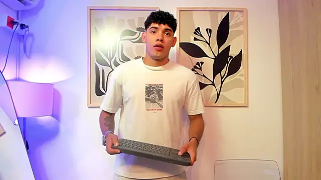 Snapshot of justin_payn14 chatting on March 2026 03:29:01 PM justin payn14 online show from March 2026 03:29:01 PM