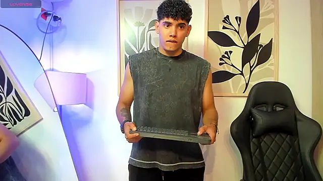 Snapshot of justin_payn14 chatting on March 2026 02:33:01 PM justin payn14 online show from March 2026 02:33:01 PM