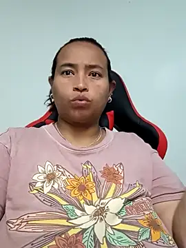 Snapshot of BustySexy_Nataly chatting on April 2026 05:23:01 AM BustySexy Nataly online show from April 2026 05:23:01 AM