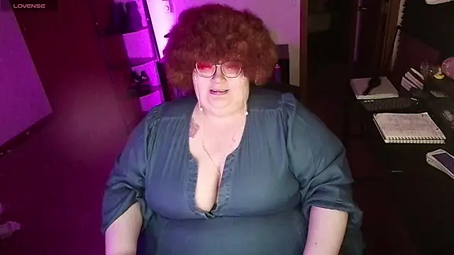 Snapshot of RileySynn chatting on April 2026 06:02:01 AM RileySynn online show from April 2026 06:02:01 AM