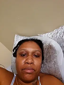 Snapshot of rweston_2001 chatting on April 2026 09:35:01 PM rweston 2001 online show from April 2026 09:35:01 PM