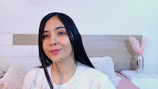 Snapshot of AlisonLamer chatting on April 2026 03:05:01 PM AlisonLamer online show from April 2026 03:05:01 PM