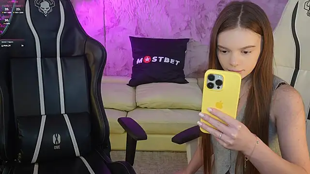 Snapshot of Zlata_Sky chatting on December 2024 07:44:01 PM Zlata Sky online show from December 2024 07:44:01 PM