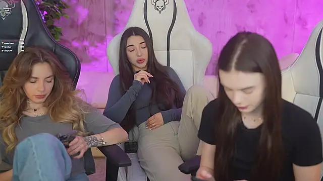 Snapshot of Zlata_Sky chatting on February 2025 09:04:02 PM Zlata Sky online show from February 2025 09:04:02 PM