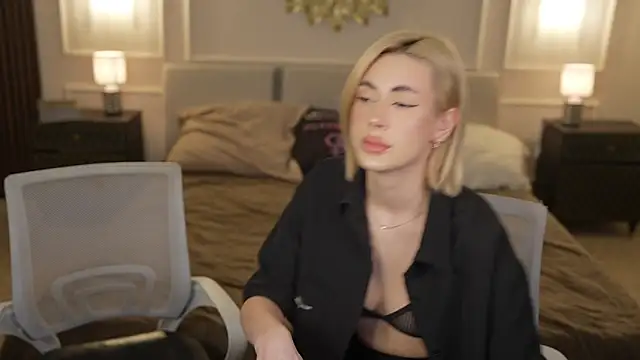 Snapshot of Zlata_Sky chatting on February 2026 03:33:02 PM Zlata Sky online show from February 2026 03:33:02 PM