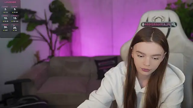 Snapshot of Zlata_Sky chatting on April 2026 02:52:02 PM Zlata Sky online show from April 2026 02:52:02 PM