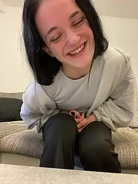 LeonieClaire online show from February 2026 04:24:02 PM