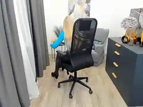 CharlotteKerti online show from March 2026 01:00:01 PM