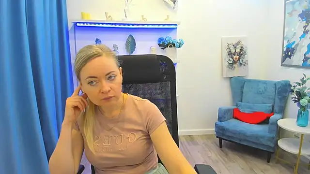 CharlotteKerti online show from May 2026 11:39:02 AM