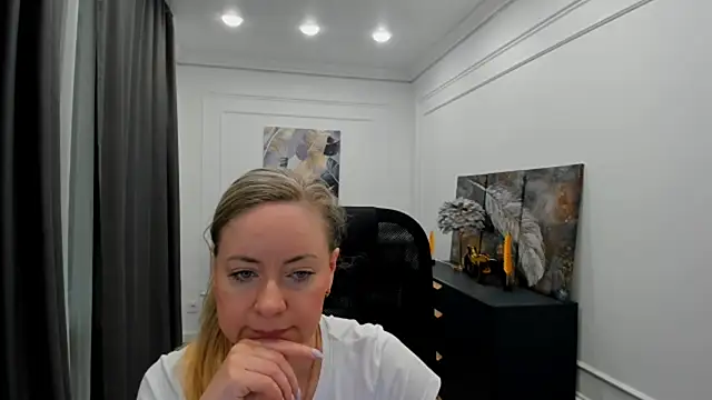 CharlotteKerti online show from May 2026 11:49:02 AM