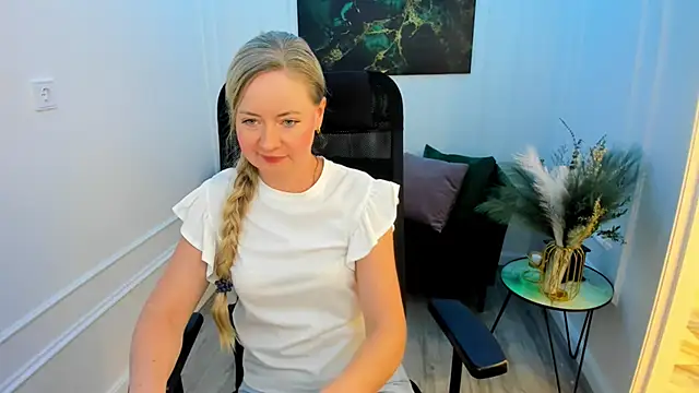 CharlotteKerti online show from May 2026 05:41:02 PM
