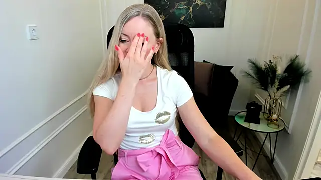 CharlotteKerti online show from July 2026 01:02:01 PM