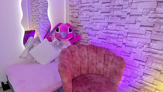 Elarossie online show from March 2026 07:39:02 PM