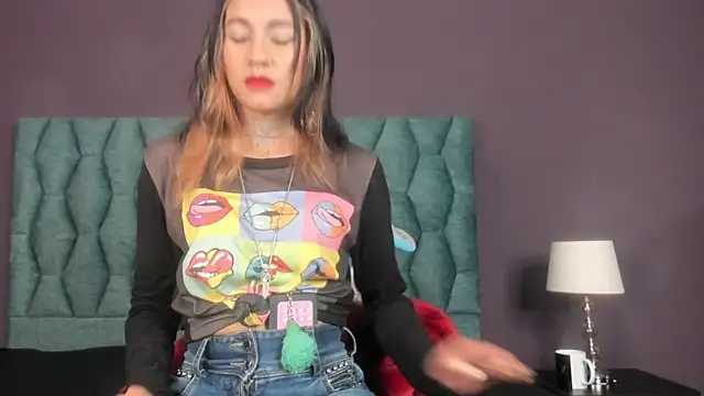 Lia tomson online show from February 2026 07:00:02 PM