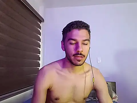 Snapshot of _s33bas chatting on April 2026 12:43:01 PM s33bas online show from April 2026 12:43:01 PM