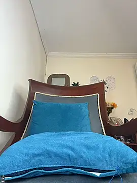 LilaRvsh online show from April 2026 05:03:01 PM