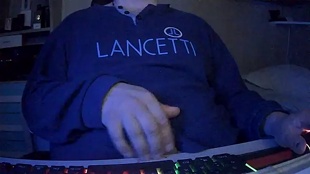 Snapshot of no-name15 chatting on April 2026 09:20:02 PM no-name15 online show from April 2026 09:20:02 PM