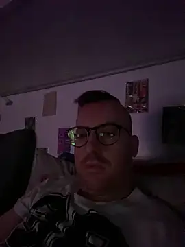 Snapshot of io1Elian chatting on April 2026 06:35:01 PM io1Elian online show from April 2026 06:35:01 PM