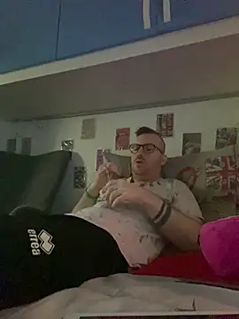 Snapshot of io1Elian chatting on April 2026 03:05:01 PM io1Elian online show from April 2026 03:05:01 PM