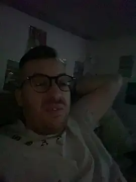 Snapshot of io1Elian chatting on April 2026 03:28:01 PM io1Elian online show from April 2026 03:28:01 PM