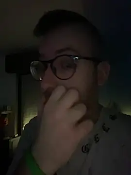 Snapshot of io1Elian chatting on April 2026 09:37:01 AM io1Elian online show from April 2026 09:37:01 AM