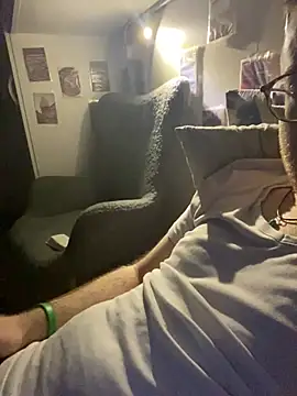 Snapshot of io1Elian chatting on April 2026 10:48:02 PM io1Elian online show from April 2026 10:48:02 PM