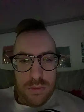 Snapshot of io1Elian chatting on April 2026 03:18:02 PM io1Elian online show from April 2026 03:18:02 PM