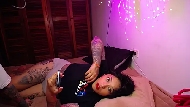 Snapshot of SoftSin1 chatting on April 2026 11:41:02 AM SoftSin1 online show from April 2026 11:41:02 AM