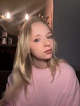 Snapshot of RollDollsi chatting on March 2026 06:06:02 AM RollDollsi online show from March 2026 06:06:02 AM