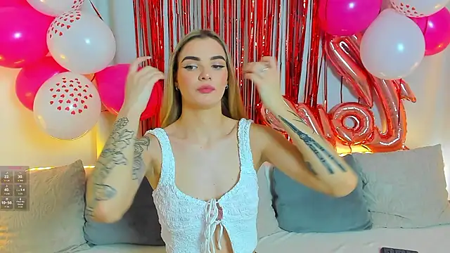 SinLuna  online show from February 2026 04:00:02 PM