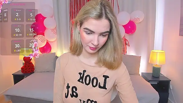 SinLuna  online show from February 2026 01:09:01 PM