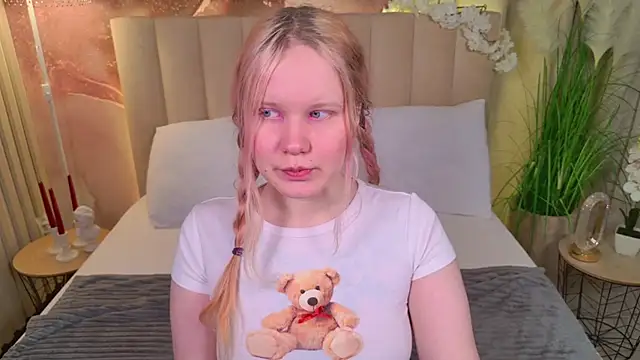 AnnieVibe online show from April 2026 05:39:01 PM