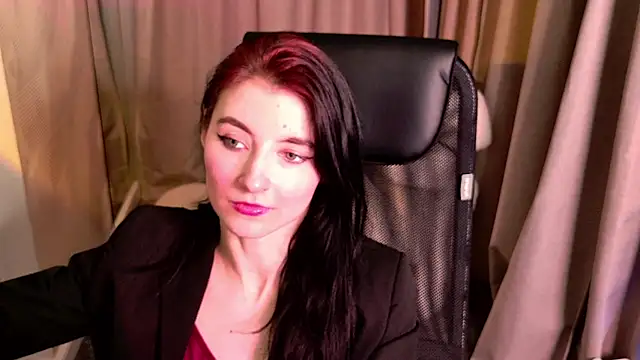 NicoleLuxe online show from February 2026 03:29:01 PM