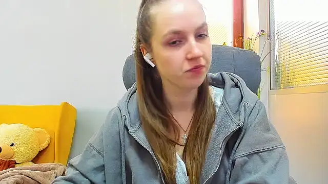 Snapshot of Nessi-Morris chatting on March 2026 09:37:02 AM Nessi-Morris online show from March 2026 09:37:02 AM