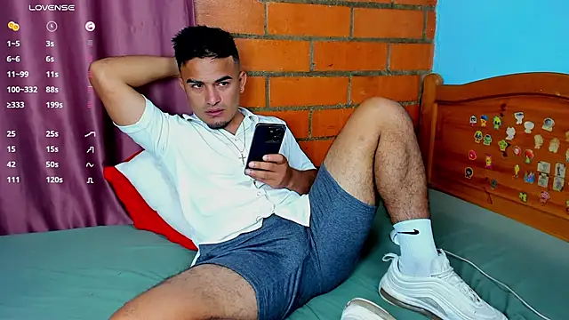 Snapshot of diegocr__ chatting on April 2026 04:57:02 AM diegocr online show from April 2026 04:57:02 AM