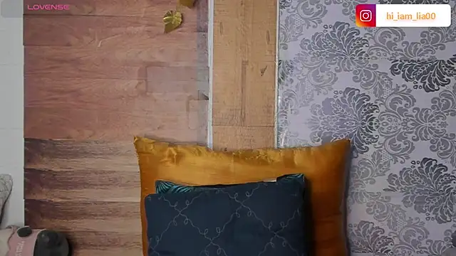 Snapshot of LiaHansson00 chatting on March 2026 04:32:02 PM LiaHansson00 online show from March 2026 04:32:02 PM