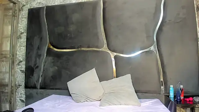 Snapshot of SaxxybunnyAndJayzzy chatting on March 2026 10:38:02 PM SaxxybunnyAndJayzzy online show from March 2026 10:38:02 PM