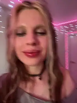 Snapshot of Maxine_gold chatting on March 2026 06:19:02 AM Maxine gold online show from March 2026 06:19:02 AM