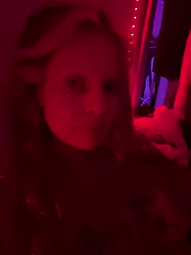 Snapshot of Maxine_gold chatting on April 2026 05:00:01 PM Maxine gold online show from April 2026 05:00:01 PM