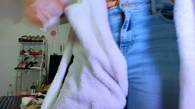 Snapshot of Isabelle_Sara chatting on April 2026 07:00:01 PM Isabelle Sara online show from April 2026 07:00:01 PM