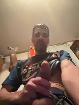 Snapshot of tommattsonn chatting on April 2026 08:28:02 AM tommattsonn online show from April 2026 08:28:02 AM