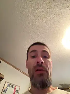 Snapshot of tommattsonn chatting on April 2026 10:48:01 PM tommattsonn online show from April 2026 10:48:01 PM